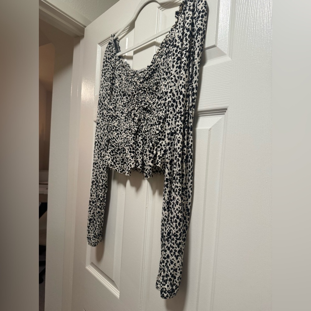 Urban Outfitters Shania leopard ruched long sleeve crop top - Picture 10 of 10